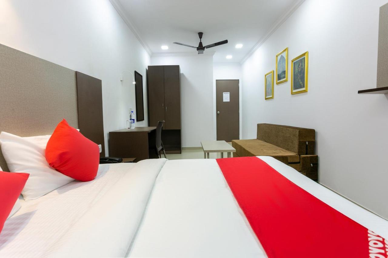 ホテルCollection O 74412 Ardaas Residency ムンバイ エクステリア 写真